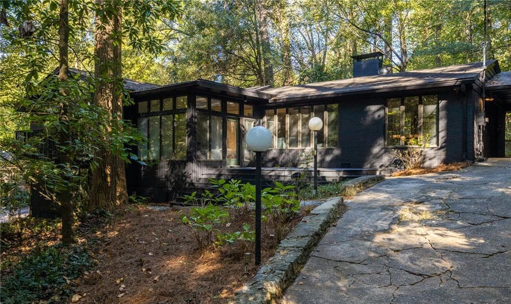 4 bedroom, 4 bathroom, 3,953 sq ft single family residence sold at 922 Barton Woods Road, Atlanta, GA 30307