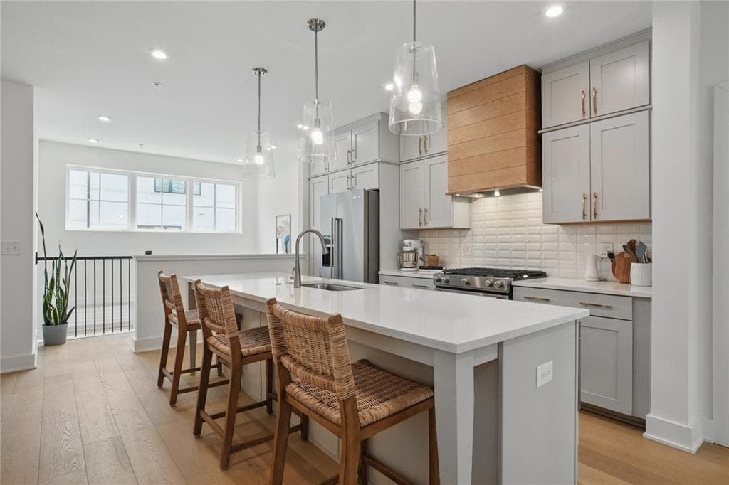 2 bedroom, 2 bathroom, 1,072 sq ft condominium sold at 230 New Street 2102, Decatur, GA 30030