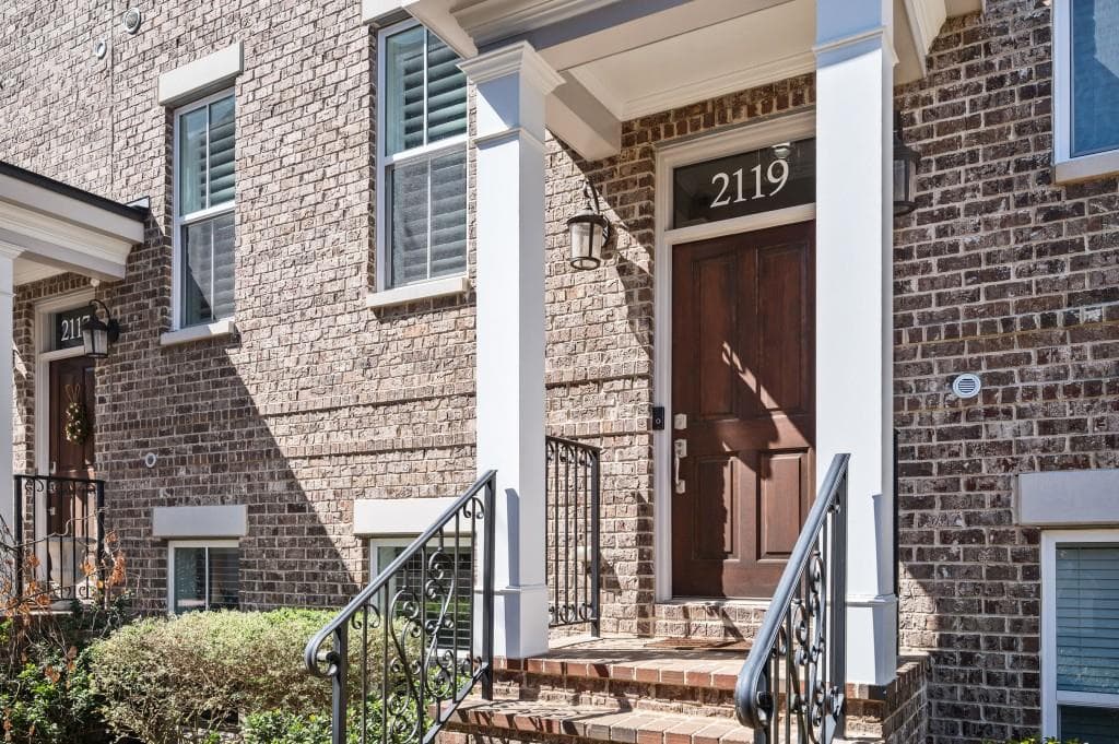 3 bedroom, 4 bathroom townhouse sold at 2119 Dee Dee Muse Lane, Atlanta, GA 30318