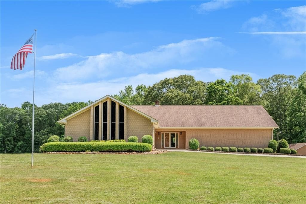 4 bedroom, 4 bathroom, 6,833 sq ft single family residence sold at 1724 Arbor Hill Road, Canton, GA 30115