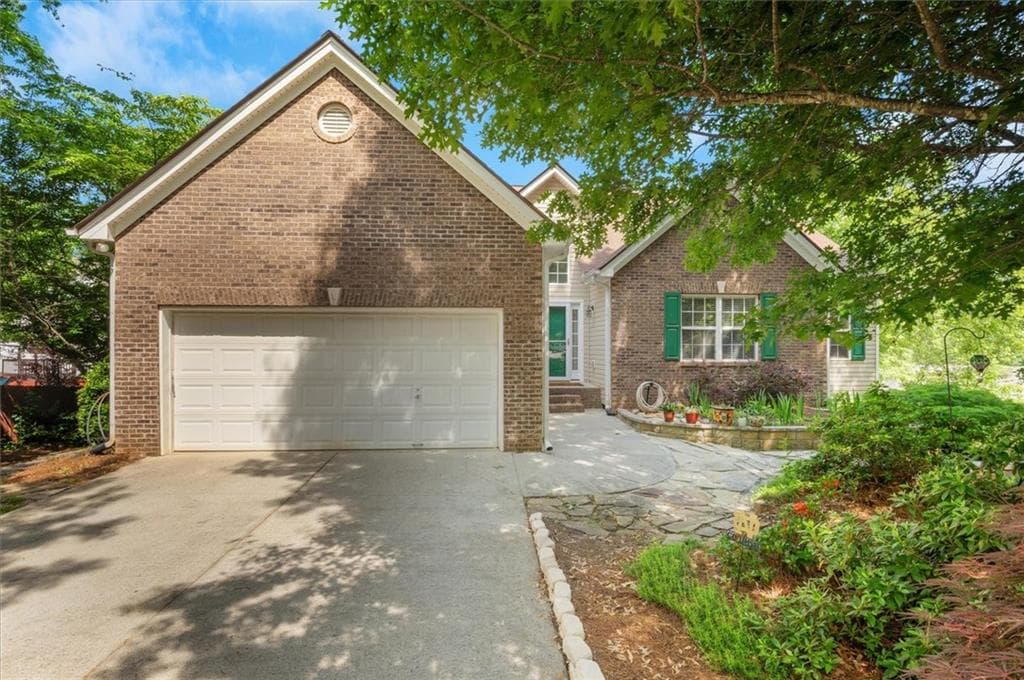3 bedroom, 2 bathroom single family residence sold at 1740 Ambercrest Place, Buford, GA 30518