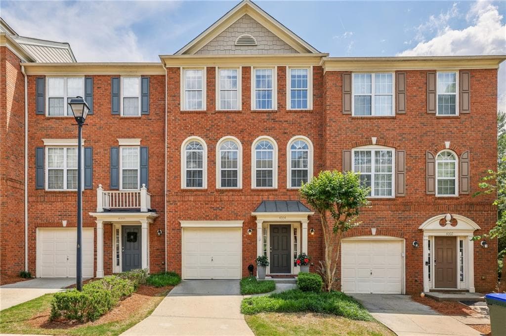 3 bedroom, 4 bathroom townhouse sold at 4004 Edgecomb Drive, Roswell, GA 30075