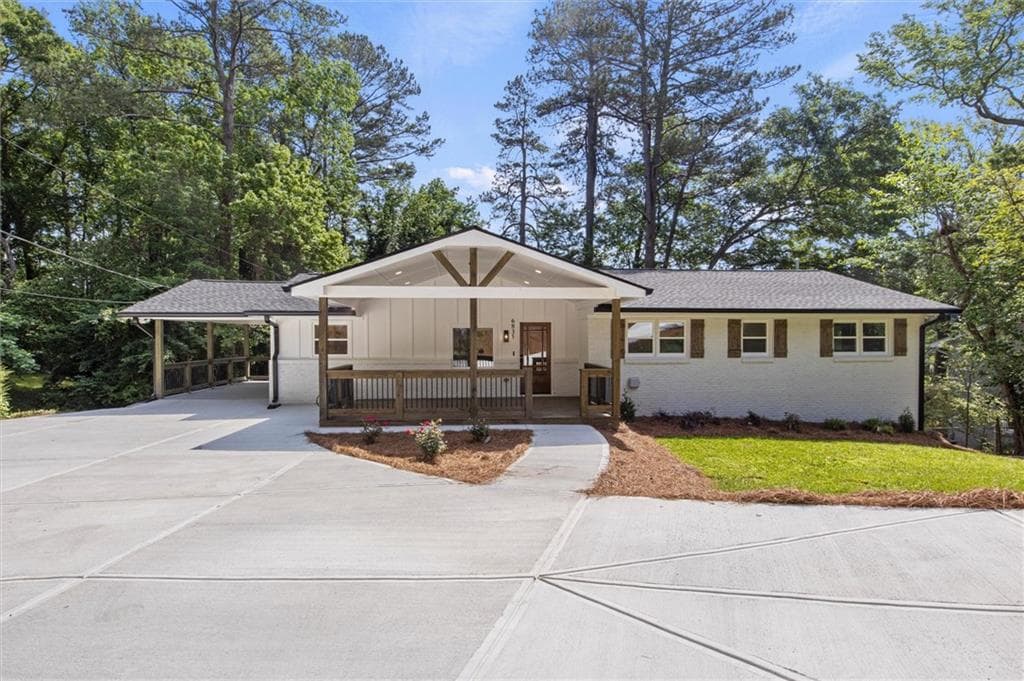 5 bedroom, 4 bathroom single family residence sold at 6835 Sunny Brook Lane, Atlanta, GA 30328