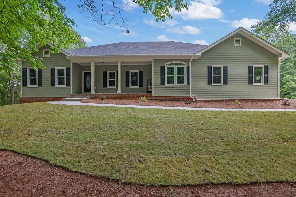 216 Scenic Drive, Hoschton, GA 30548 — most recent listing photo