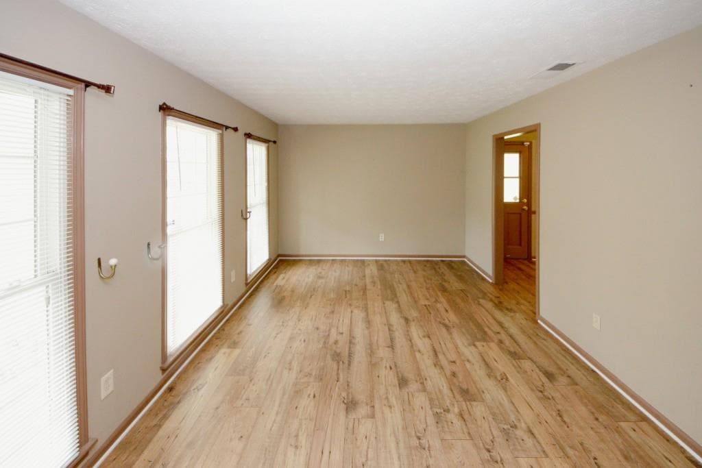 3 bedroom, 2 bathroom, 2,049 sq ft single family residence for rent at 4033 Scenic Mountain Drive, Snellville, GA 30039 for $2,100 a month — photo 2
