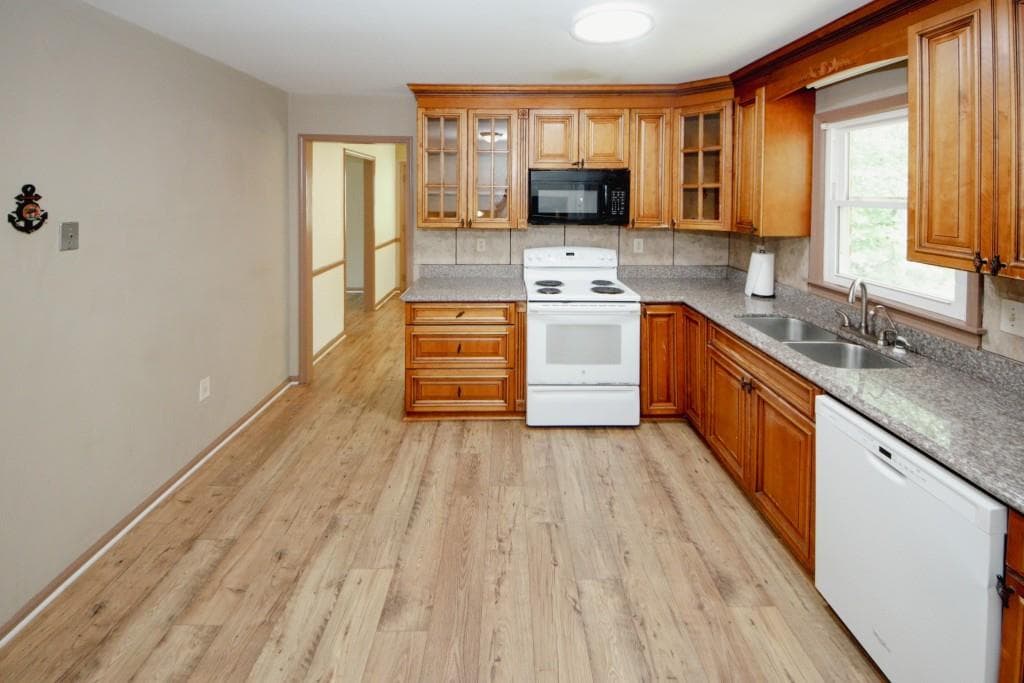3 bedroom, 2 bathroom, 2,049 sq ft single family residence for rent at 4033 Scenic Mountain Drive, Snellville, GA 30039 for $2,100 a month — photo 10