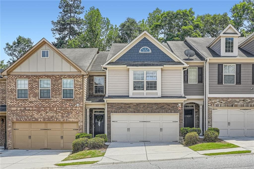3 bedroom, 3 bathroom townhouse sold at 2212 Knoxhill View, Smyrna, GA 30082
