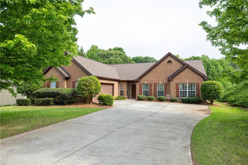 3 bedroom, 2 bathroom single family residence sold at 8640 Amberfield Drive, Gainesville, GA 30506