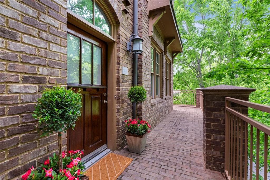 1 bedroom, 2 bathroom condominium sold at 1832 Gordon Manor, Atlanta, GA 30307