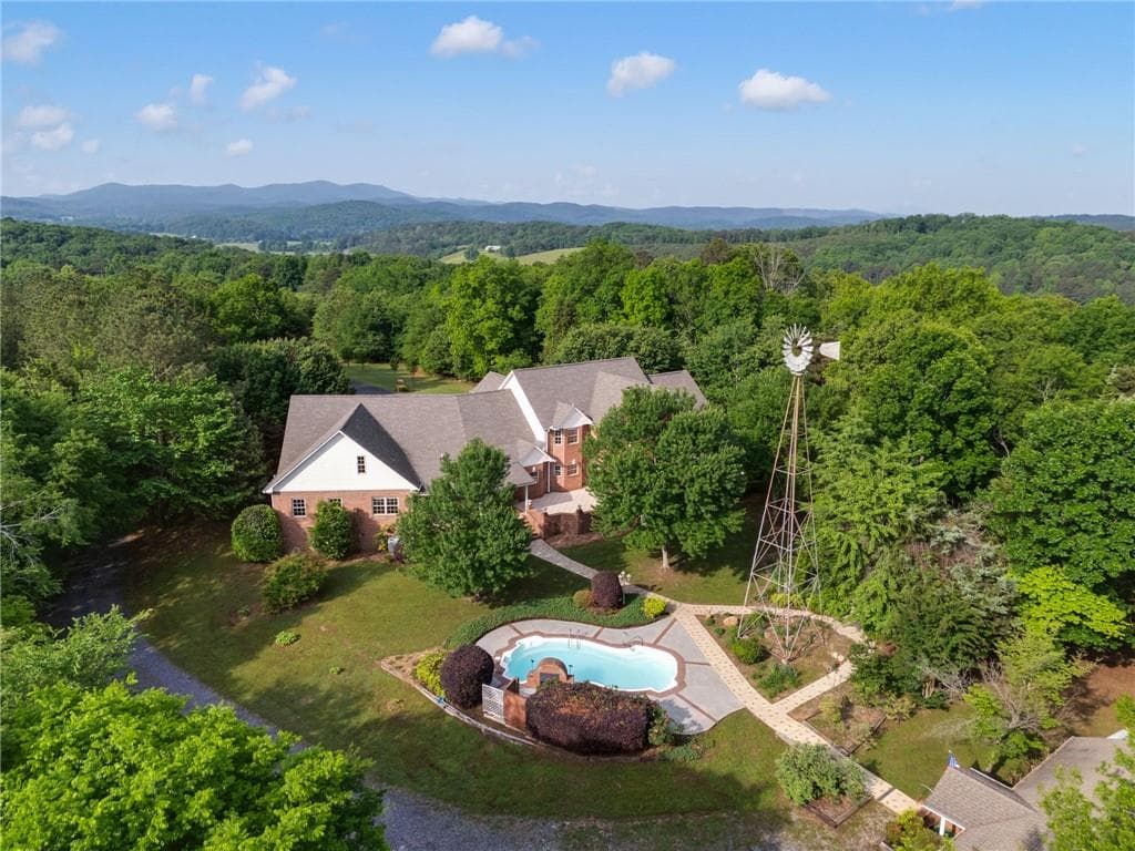 6 bedroom, 5 bathroom single family residence sold at 26 Chalcrest Way, Cave Spring, GA 30124