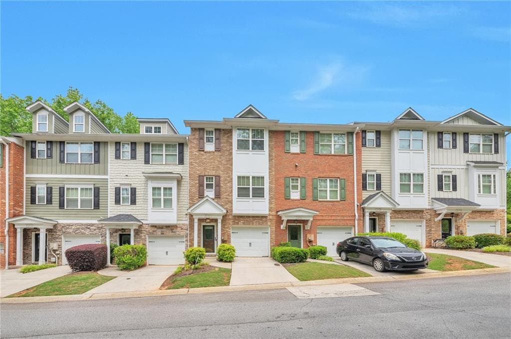 3 bedroom, 4 bathroom townhouse sold at 3094 Lauren Parc Road, Decatur, GA 30032