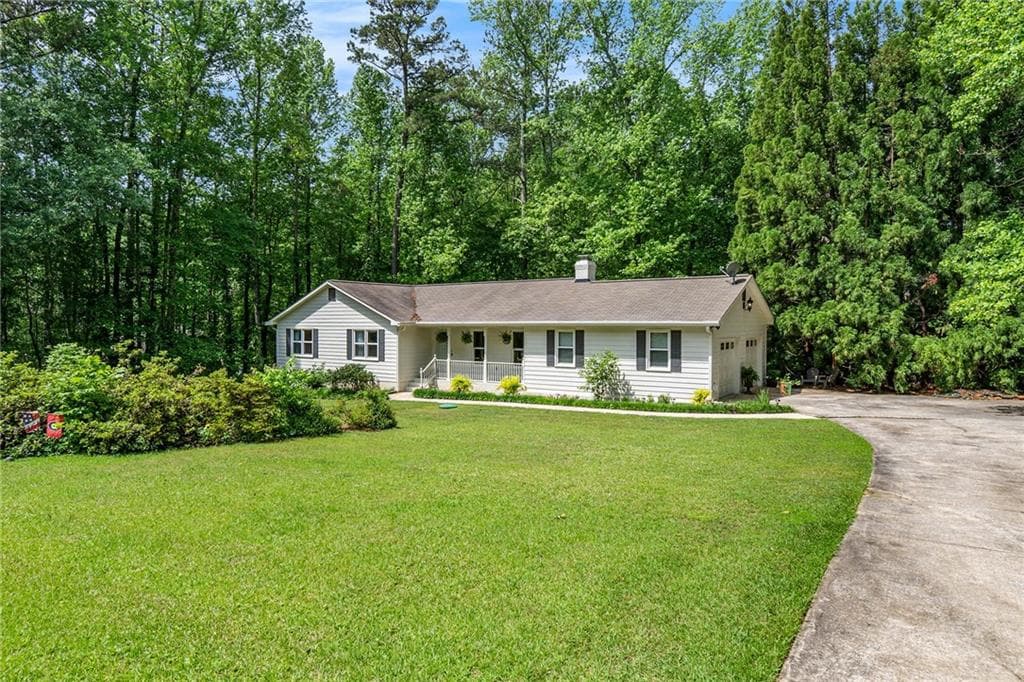 3 bedroom, 2 bathroom single family residence sold at 1824 Mcclung Road, Hiram, GA 30141