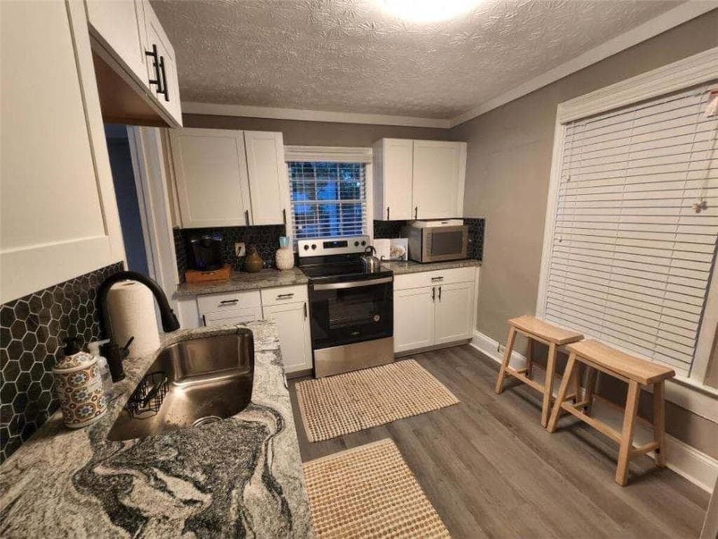 3 bedroom, 2 bathroom, 1,336 sq ft single family residence for sale at 455 Lynch Avenue, Atlanta, GA 30318 — photo 6