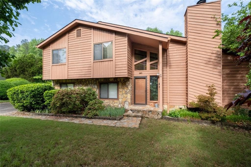 4 bedroom, 3 bathroom, 2,044 sq ft single family residence sold at 140 N STAR Trail, Atlanta, GA 30331