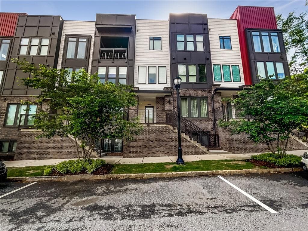 2 bedroom, 2 bathroom, 1,318 sq ft condominium sold at 371 Pratt Drive 203, Atlanta, GA 30315