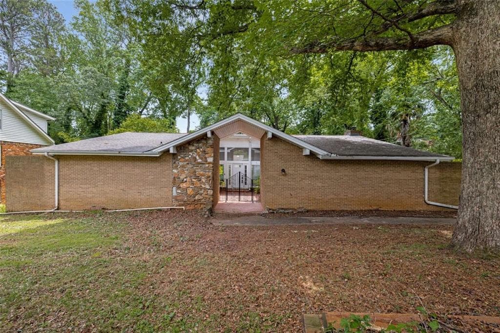 3 bedroom, 2 bathroom single family residence sold at 4701 Riverwood Circle, Decatur, GA 30035