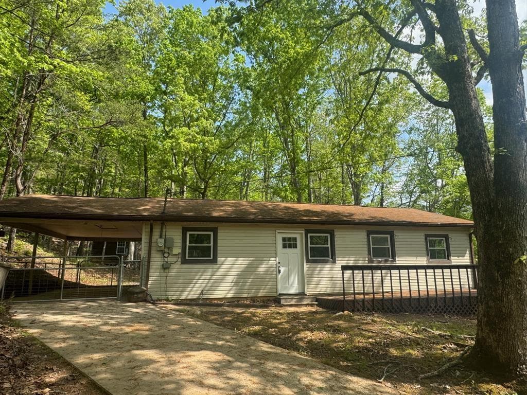 2 bedroom, 2 bathroom single family residence sold at 725 Bearmeat Spur, Hiawassee, GA 30546