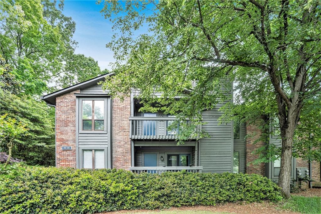2 bedroom, 2 bathroom condominium sold at 205 Tuxworth Circle 205, Decatur, GA 30033