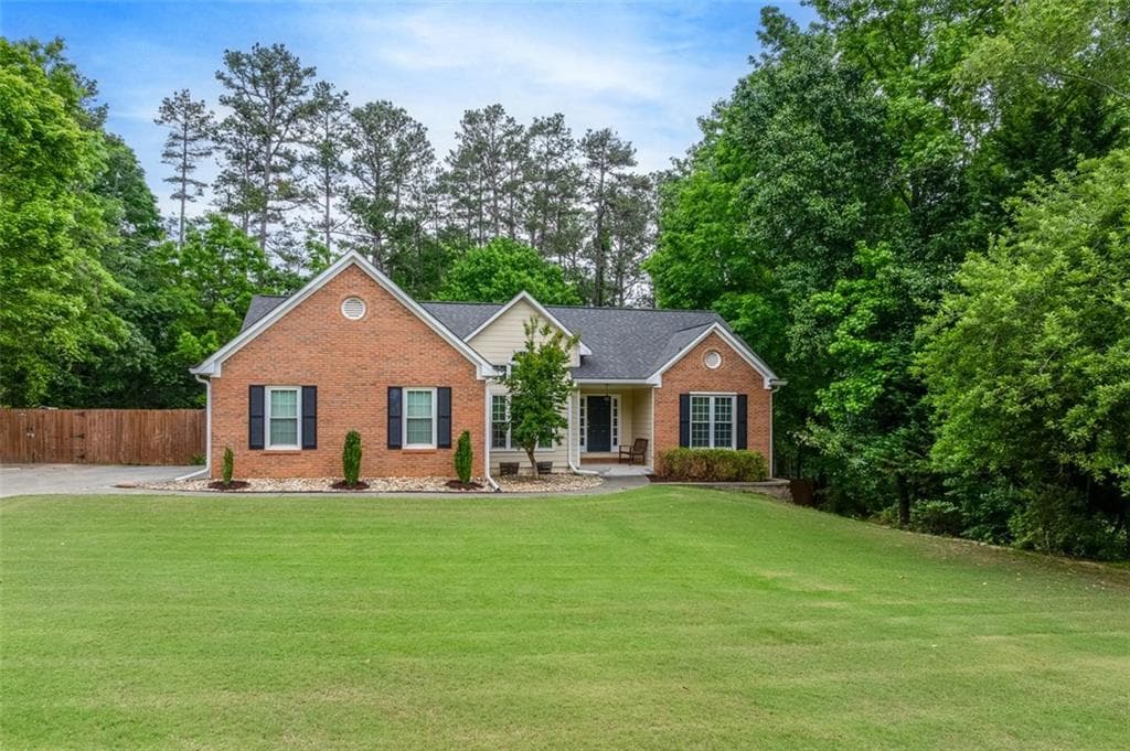 3 bedroom, 2 bathroom single family residence sold at 3982 IVORY GABLES Place, Buford, GA 30519