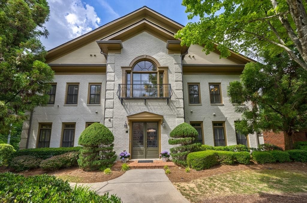 3 bedroom, 4 bathroom, 3,469 sq ft townhouse sold at 3127 Lenox Road 1, Atlanta, GA 30324