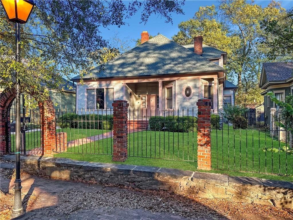 5 bedroom, 3 bathroom, 3,533 sq ft single family residence sold at 668 Peeples Street, Atlanta, GA 30310