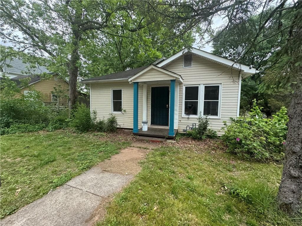 8 bedroom, 2 bathroom single family residence sold at 1889 Browns Mill Road, Atlanta, GA 30315