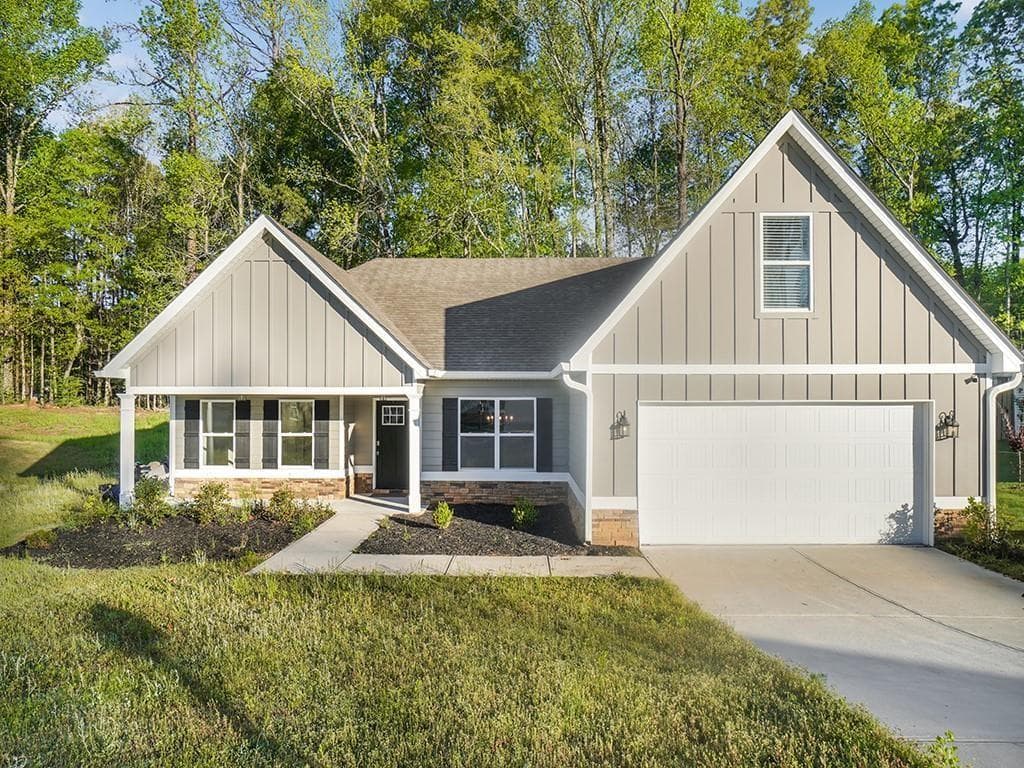 4 bedroom, 3 bathroom single family residence sold at 733 Springhill Drive, Gray, GA 31032
