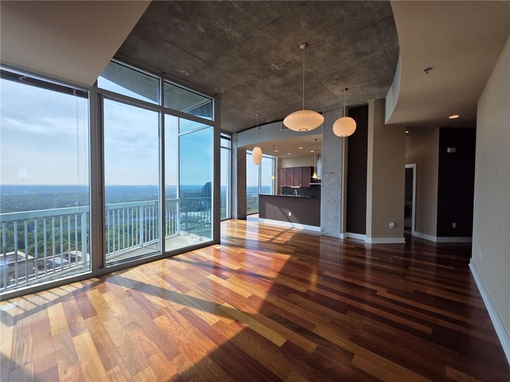 2 bedroom, 2 bathroom, 1,920 sq ft condominium for sale at 3324 Peachtree Road 3001, Atlanta, GA 30326 — photo 2