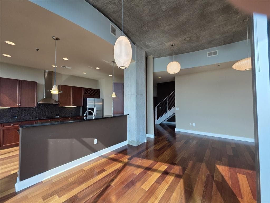2 bedroom, 2 bathroom, 1,920 sq ft condominium for sale at 3324 Peachtree Road 3001, Atlanta, GA 30326 — photo 3