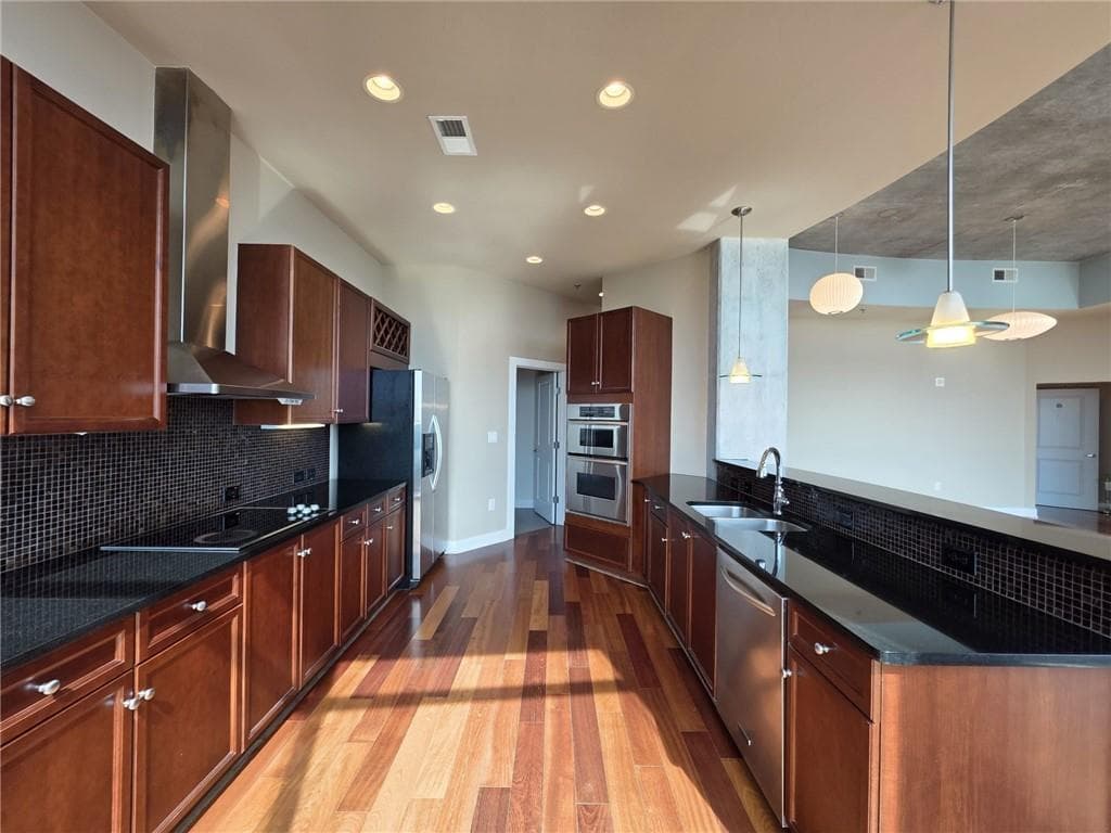2 bedroom, 2 bathroom, 1,920 sq ft condominium for sale at 3324 Peachtree Road 3001, Atlanta, GA 30326 — photo 5