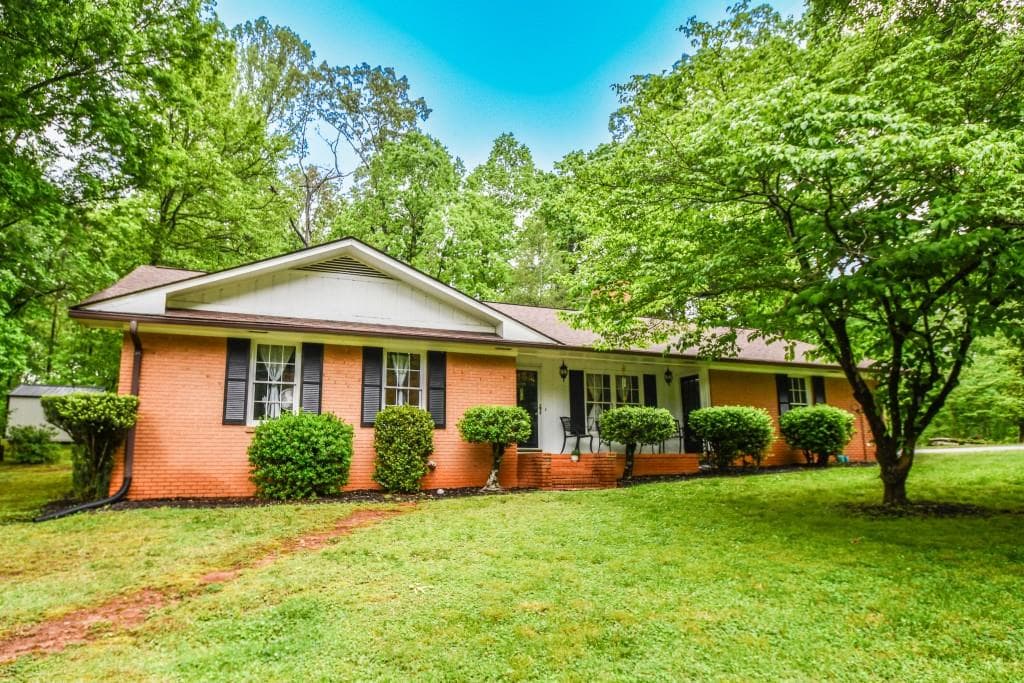 3 bedroom, 2 bathroom single family residence sold at 273 Stewart Lane, Clarkesville, GA 30523