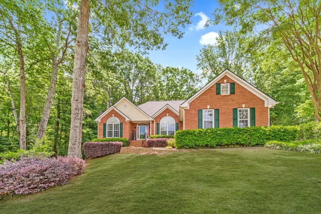 3 bedroom, 2 bathroom single family residence sold at 2333 Orion Court, Grayson, GA 30017