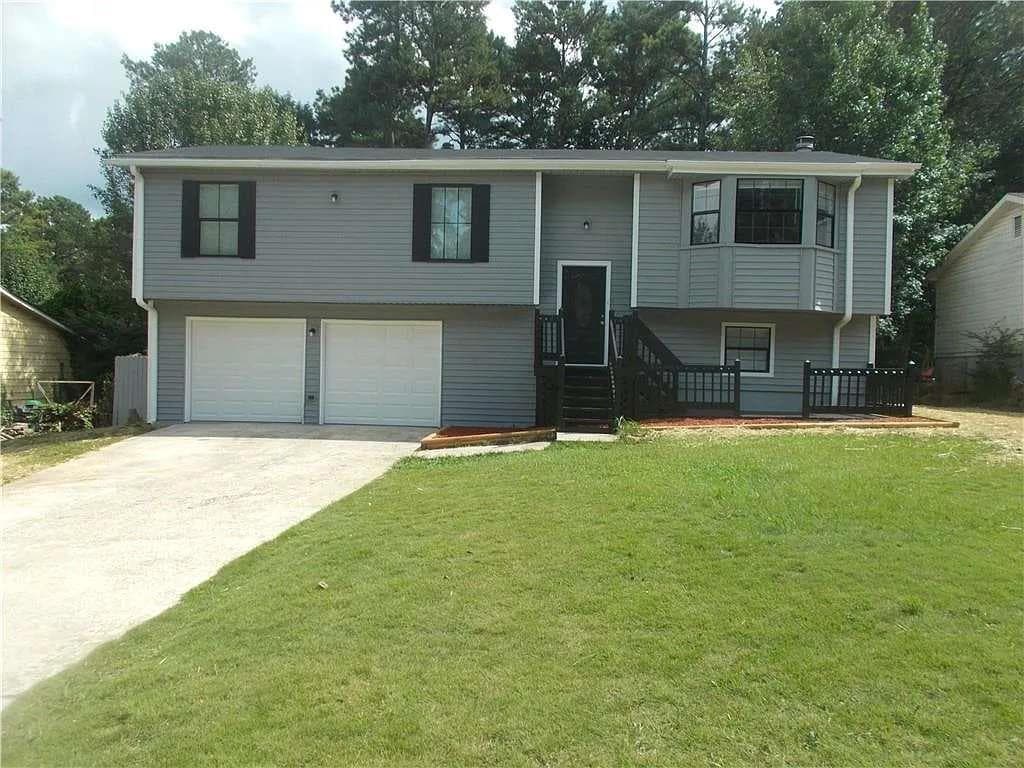 3 bedroom, 3 bathroom single family residence sold at 2845 Woodhollow Lane, Jonesboro, GA 30236