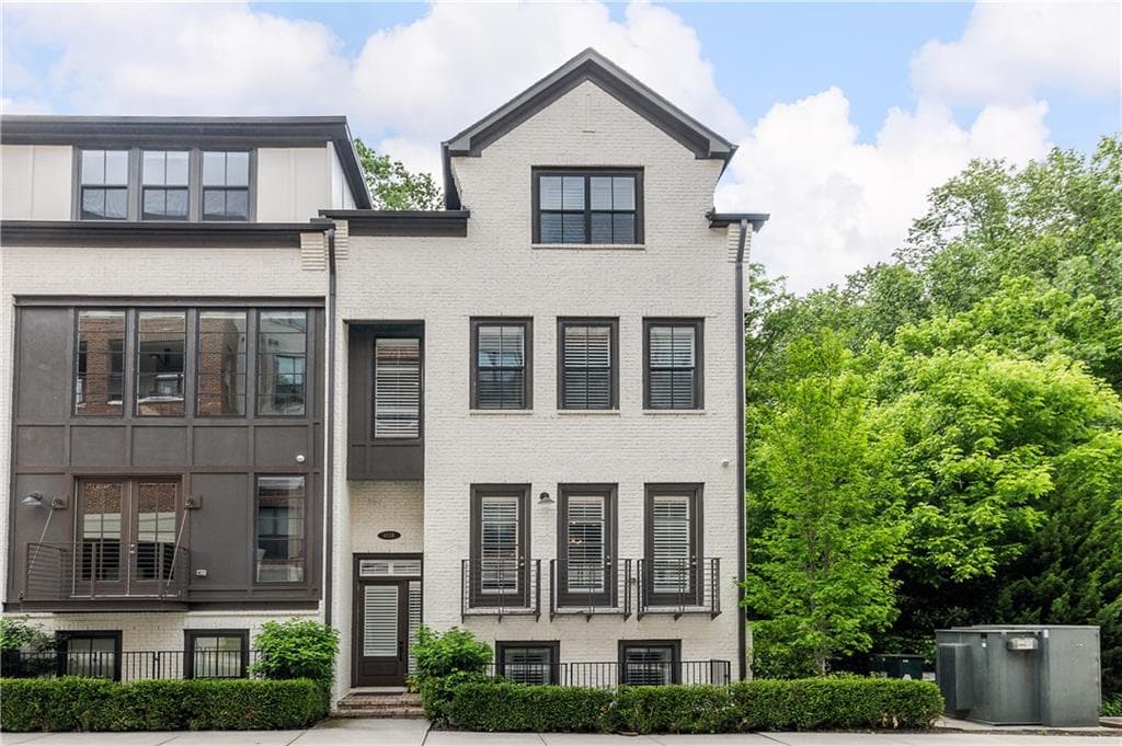 4 bedroom, 5 bathroom townhouse sold at 4538 Collins Avenue, Sandy Springs, GA 30342