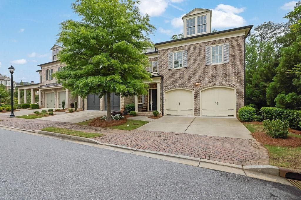 4 bedroom, 5 bathroom townhouse sold at 125 Windy Pines Pass, Roswell, GA 30075