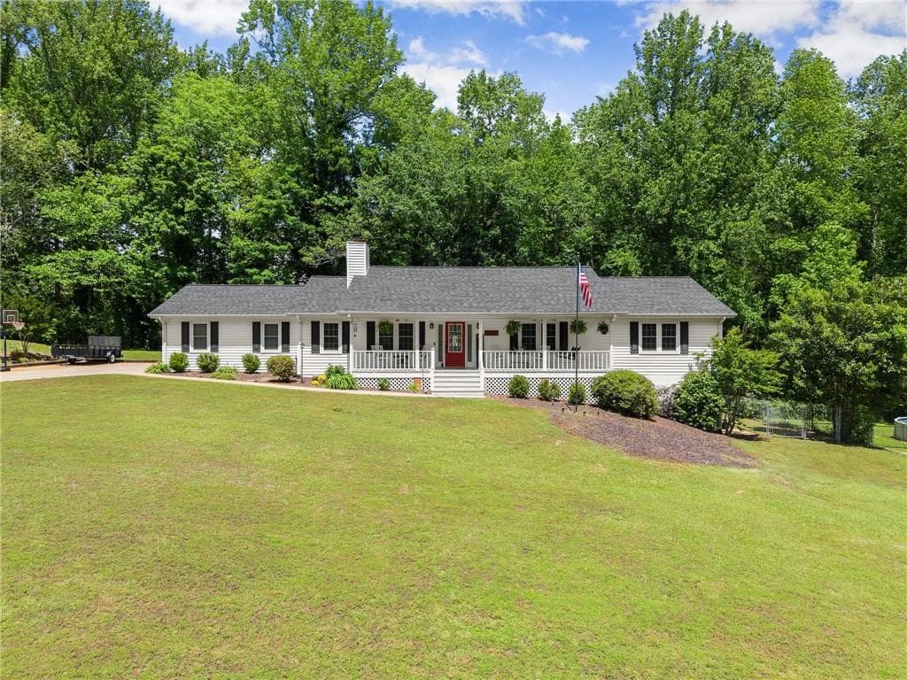 6 bedroom, 2 bathroom single family residence sold at 4737 Countryside Drive, Flowery Branch, GA 30542