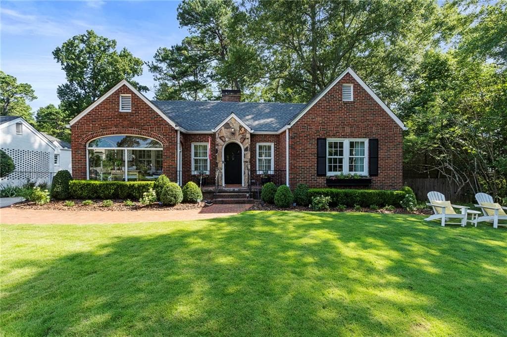 3 bedroom, 3 bathroom single family residence sold at 615 Wilson Road, Atlanta, GA 30318