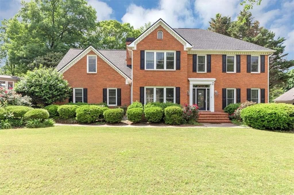 4 bedroom, 4 bathroom single family residence sold at 395 Clubfield Drive, Roswell, GA 30075