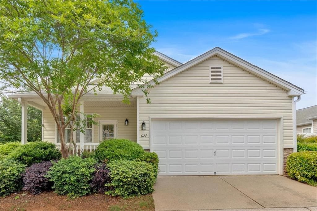 2 bedroom, 2 bathroom single family residence sold at 627 W Oaks Drive, Woodstock, GA 30188