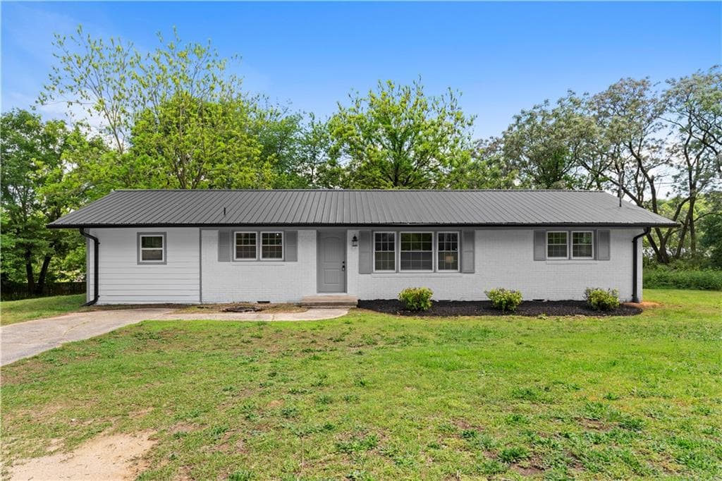 4 bedroom, 2 bathroom single family residence sold at 2632 Oak Valley Road, Toccoa, GA 30577