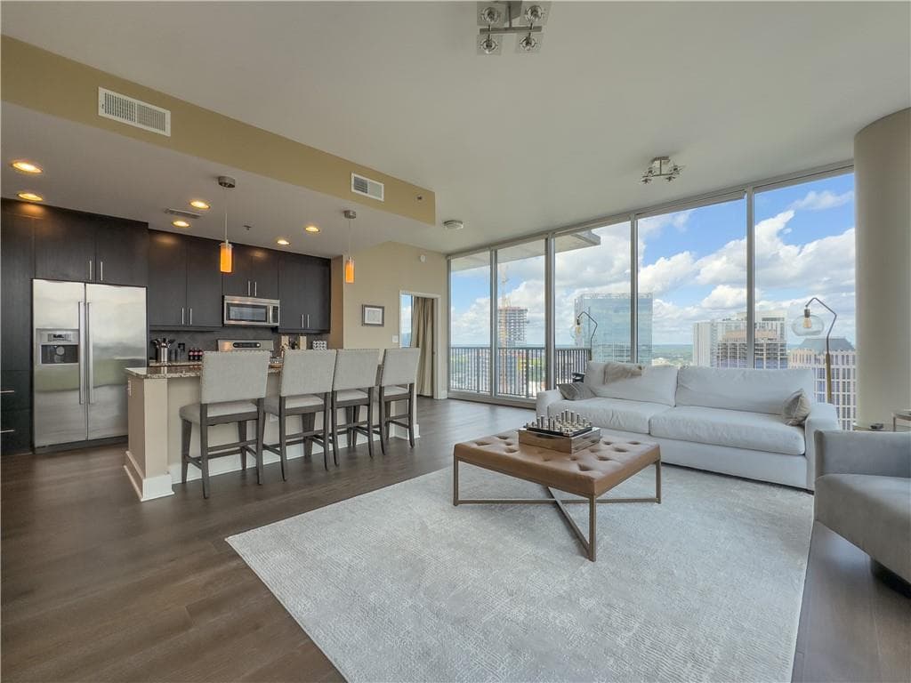 2 bedroom, 2 bathroom, 1,386 sq ft condominium sold at 1080 NE PEACHTREE Street 2802, Atlanta, GA 30309