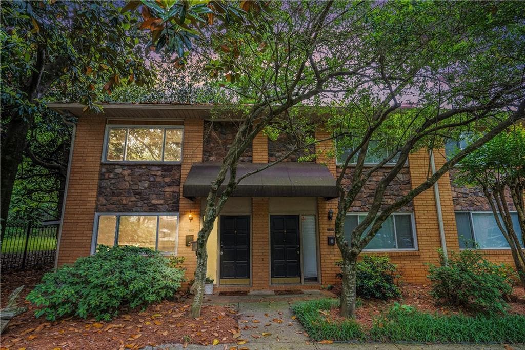 2 bedroom, 2 bathroom, 1,036 sq ft condominium sold at 100 Biscayne Drive A1, Atlanta, GA 30309