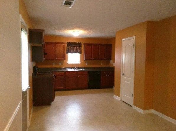 3 bedroom, 2 bathroom, 1,760 sq ft single family residence for sale at 4368 ROCKY VIEW Drive, Forest Park, GA 30297 — photo 6