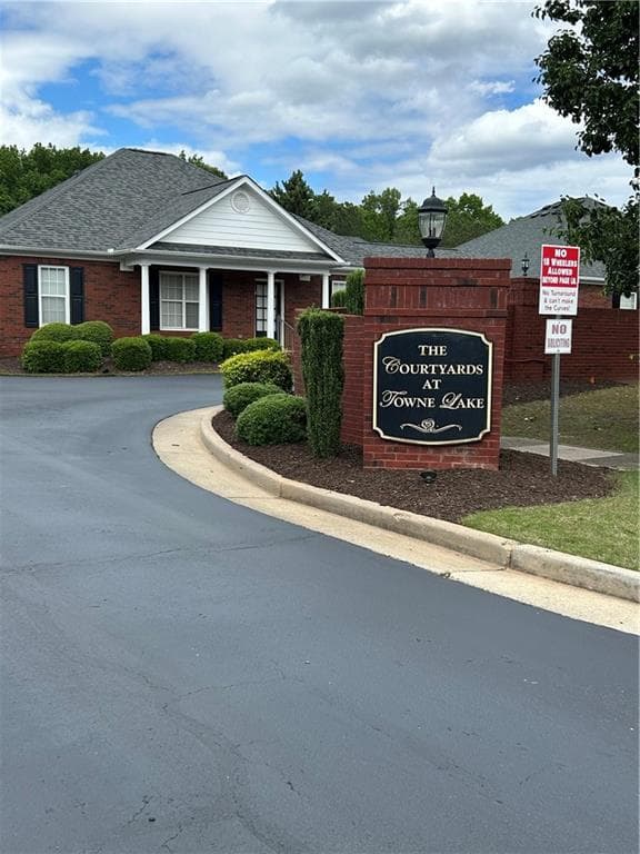 2 bedroom, 2 bathroom townhouse sold at 401 Courtyard Terrace, Woodstock, GA 30189