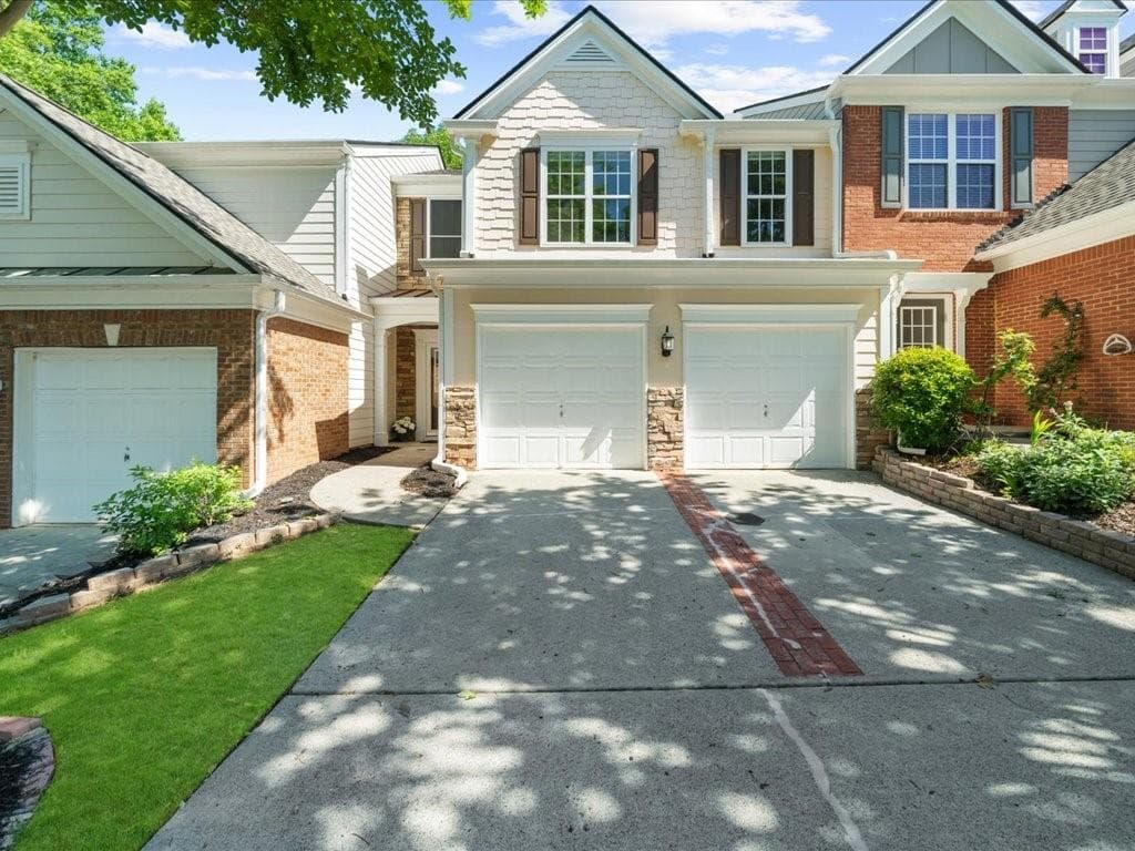3 bedroom, 3 bathroom townhouse sold at 220 Finchley Drive, Roswell, GA 30076