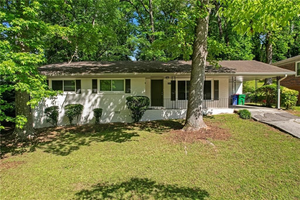3 bedroom, 2 bathroom, 1,329 sq ft single family residence under contract at 2740 Pasco Lane, Atlanta, GA 30316 — photo 2