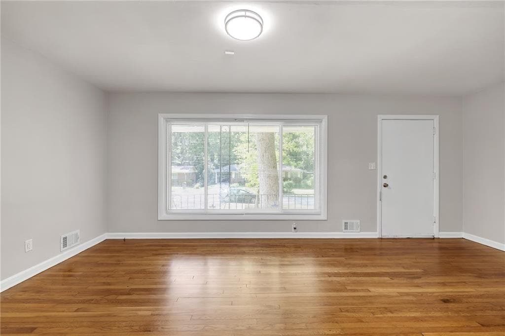 3 bedroom, 2 bathroom, 1,329 sq ft single family residence under contract at 2740 Pasco Lane, Atlanta, GA 30316 — photo 8