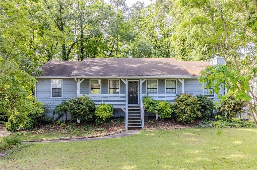 3 bedroom, 2 bathroom, 2,916 sq ft single family residence sold at 6595 Oakwood Drive, Douglasville, GA 30135