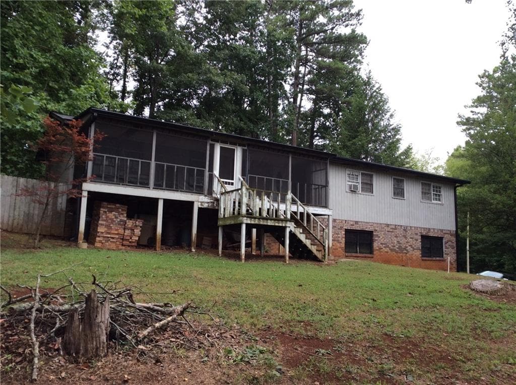 3 bedroom, 2 bathroom single family residence sold at 135 Golden Hills Drive, Woodstock, GA 30189