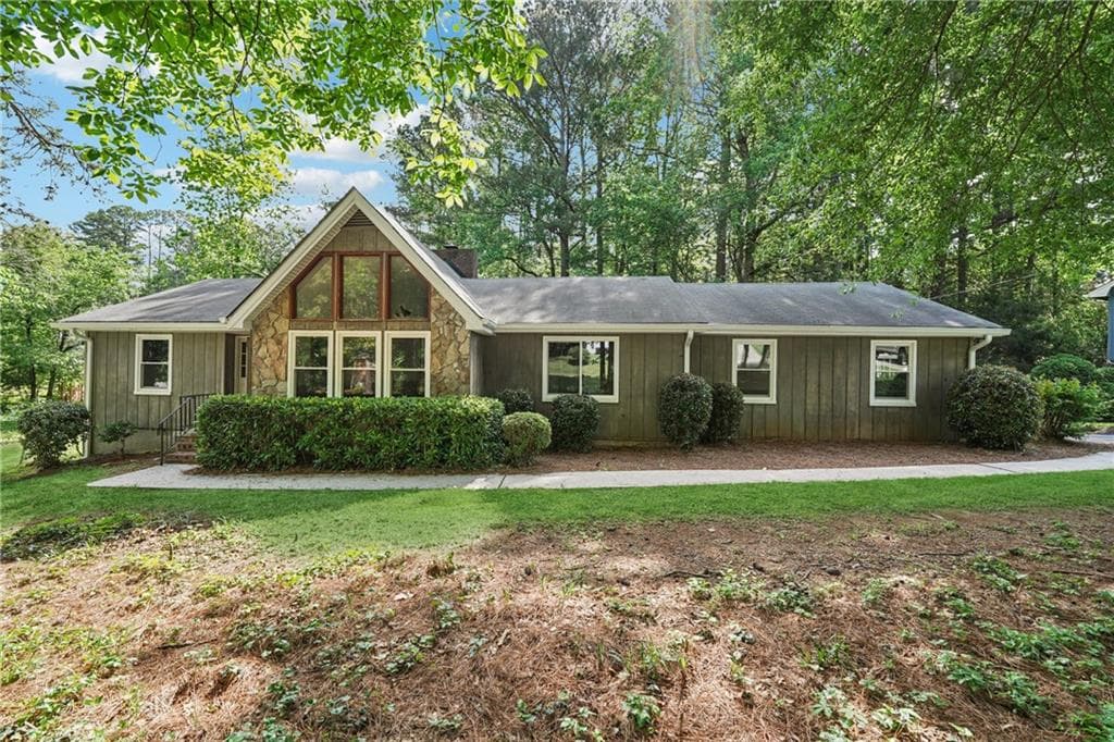 3 bedroom, 2 bathroom single family residence sold at 3252 Westbrook Trace, Lawrenceville, GA 30044